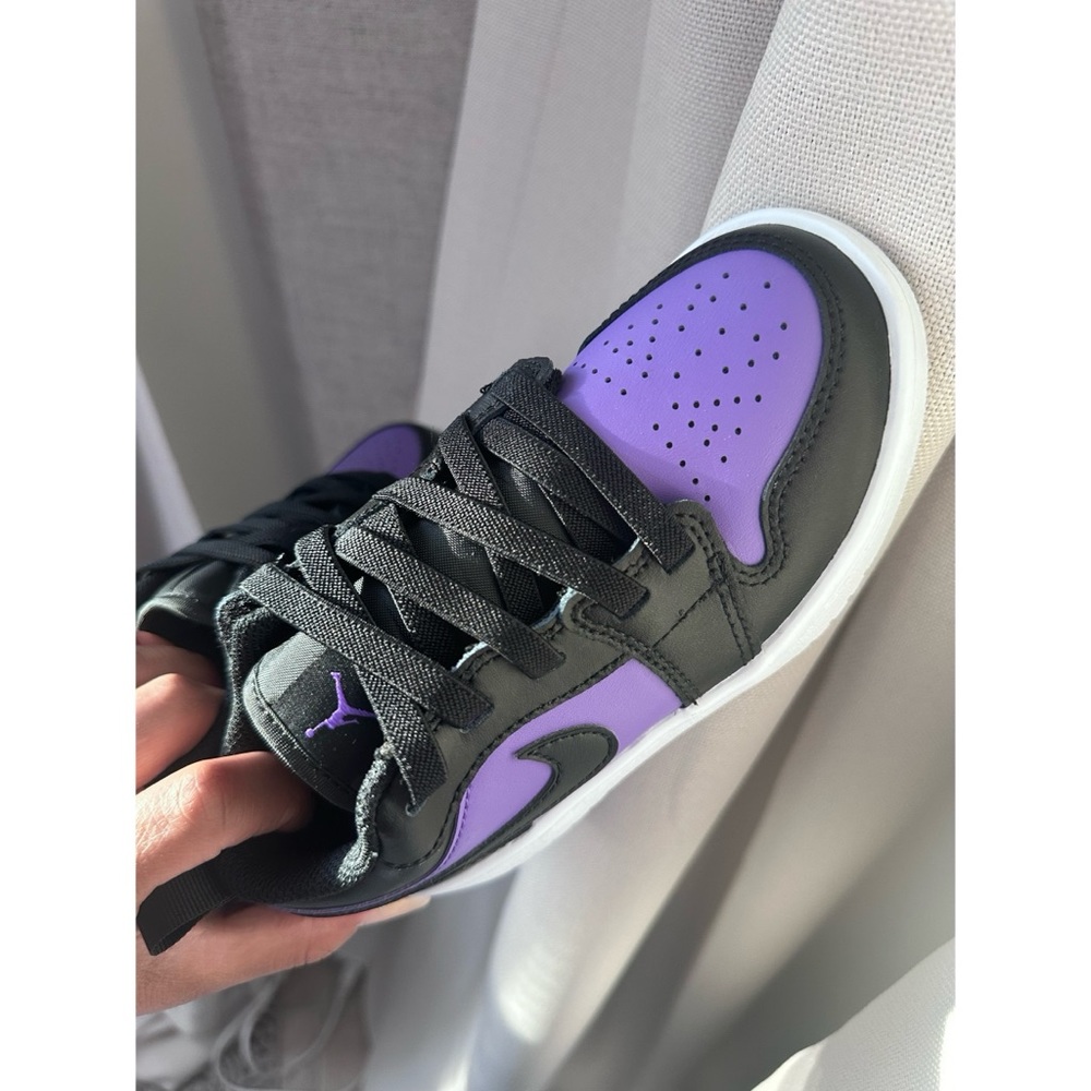 Jordan 1 low ALT (PS) Size 13C in Purple and Black